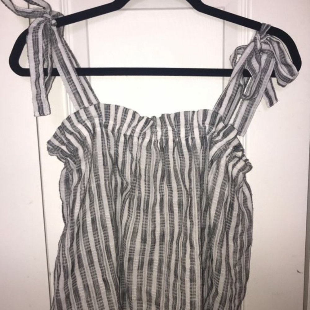 Tie shoulder linen top Size M